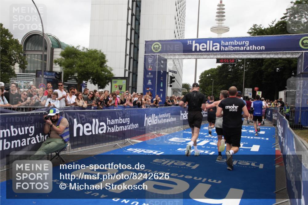 29.06.2025 - hella hamburg halbmarathon Michael Strokosch http://msf.ph/oto/8242626 29.06.2025 10:55:57 Ziel 1179, 2612, 3256, 3668, 4772, 7147, 7976, 8968, 9246, 10084, 13474, 15884, 16401, 16434, 16786, 18125, 18867, 19047 meine-sportfotos.de