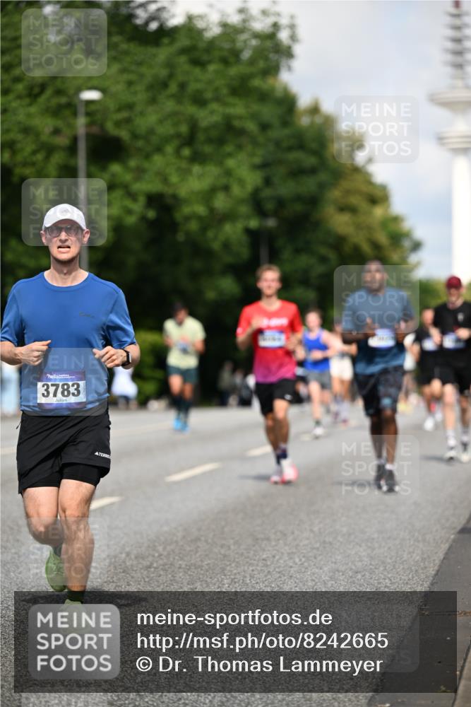 29.06.2025 - hella hamburg halbmarathon Dr. Thomas Lammeyer http://msf.ph/oto/8242665 29.06.2025 09:51:07 Kennedybrücke 1217, 1562, 2121, 2196, 2296, 2404, 2774, 3783, 4602, 5092, 5923, 5961, 8395, 8901, 9171, 10384, 10968 meine-sportfotos.de