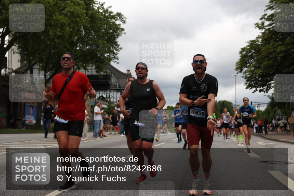 29.06.2025 - hella hamburg halbmarathon Yannick Fuchs http://msf.ph/oto/8242686 29.06.2025 10:47:28 20KM 1030, 1061, 1151, 1499, 1706, 1727, 1783, 2070, 2074, 2082, 2099, 2346, 2354, 3059, 3208, 3209, 4065, 4635, 4770, 5077, 5638, 5866, 6481, 6511, 6512, 6628, 6629, 6762, 6877, 6942, 7177, 7274, 7509, 7864, 7918, 8335, 8390, 8447, 9142, 9537, 10549, 10891, 10895, 11992, 12379, 12413, 12490, 12875, 12909, 13032, 13289, 13865, 13997, 14323, 15061, 15126, 15179, 15441, 15497, 15502, 16477, 16538, 16986, 17348, 18134, 18143, 18487, 18590, 18720 meine-sportfotos.de