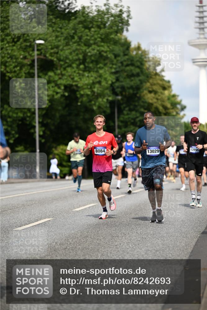 29.06.2025 - hella hamburg halbmarathon Dr. Thomas Lammeyer http://msf.ph/oto/8242693 29.06.2025 09:51:08 Kennedybrücke 1217, 1562, 2121, 2196, 2296, 2404, 2774, 3783, 4602, 5092, 5923, 5961, 8362, 8395, 8901, 9171, 10384, 10968 meine-sportfotos.de