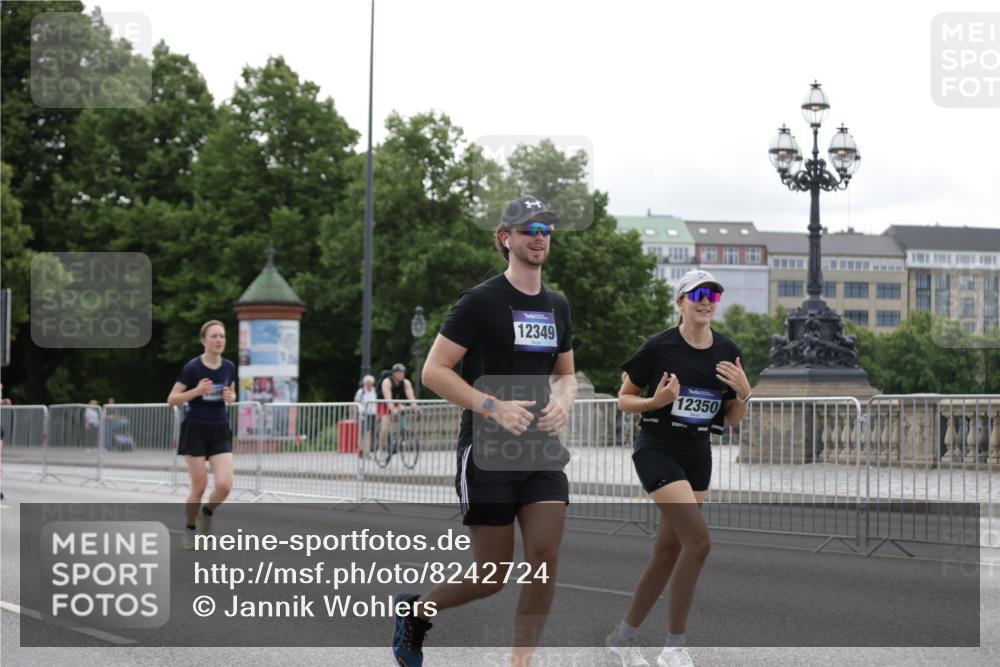 29.06.2025 - hella hamburg halbmarathon Jannik Wohlers http://msf.ph/oto/8242724 29.06.2025 10:30:00 Lombardsbrücke 1647, 2901, 3443, 4575, 4819, 6616, 10880, 12349, 12350, 12460, 12461, 12504, 12687, 12688, 13418, 14421, 15757, 15789, 15938, 16504, 16864, 18046, 18671 meine-sportfotos.de
