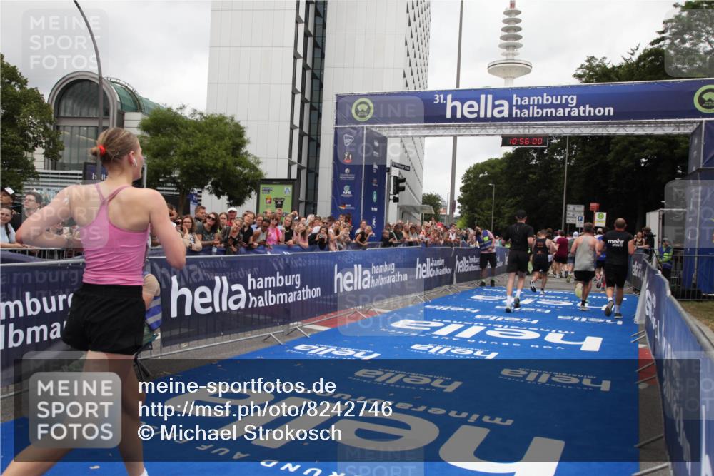 29.06.2025 - hella hamburg halbmarathon Michael Strokosch http://msf.ph/oto/8242746 29.06.2025 10:55:59 Ziel 1179, 2612, 3256, 3668, 4772, 7147, 7976, 8968, 9246, 10084, 14867, 15184, 15868, 15884, 18867 meine-sportfotos.de