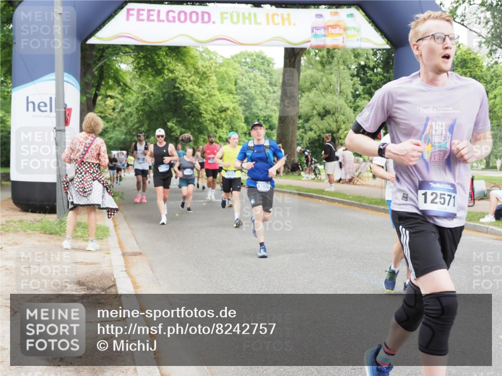 29.06.2025 - hella hamburg halbmarathon MichiJ http://msf.ph/oto/8242757 29.06.2025 10:50:40 Zwischen KM18-KM19 2810, 3199, 3663, 4389, 5511, 8423, 12286, 12571, 16995, 17142, 18382, 18530 meine-sportfotos.de