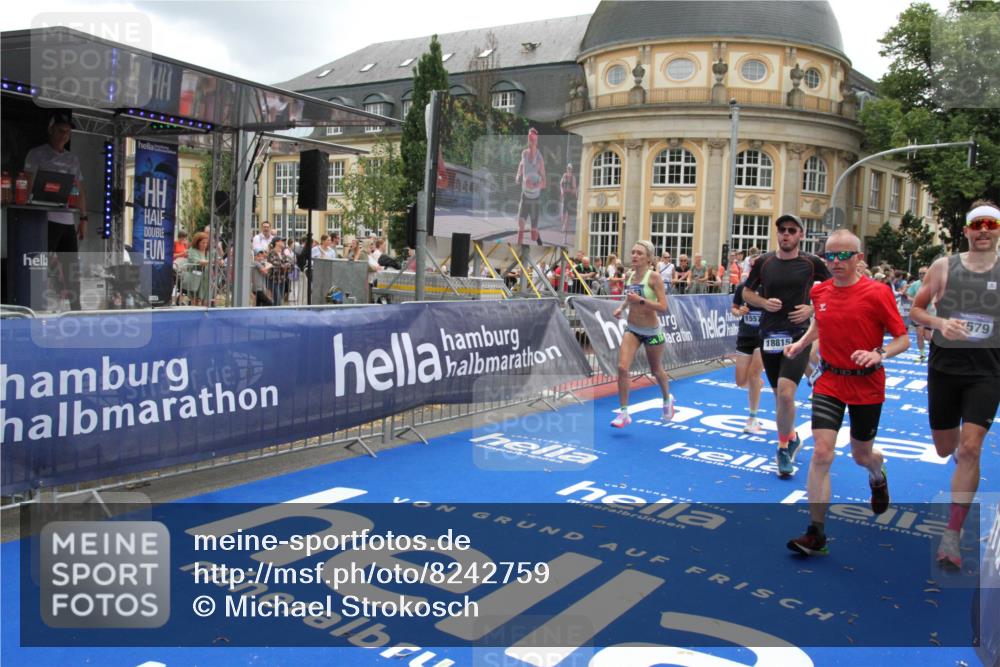 29.06.2025 - hella hamburg halbmarathon Michael Strokosch http://msf.ph/oto/8242759 29.06.2025 10:48:39 Ziel 1163, 1176, 2213, 4553, 5421, 9538, 10000, 10859, 10860, 11579, 14511, 15573, 15808, 15917, 18251, 18815 meine-sportfotos.de