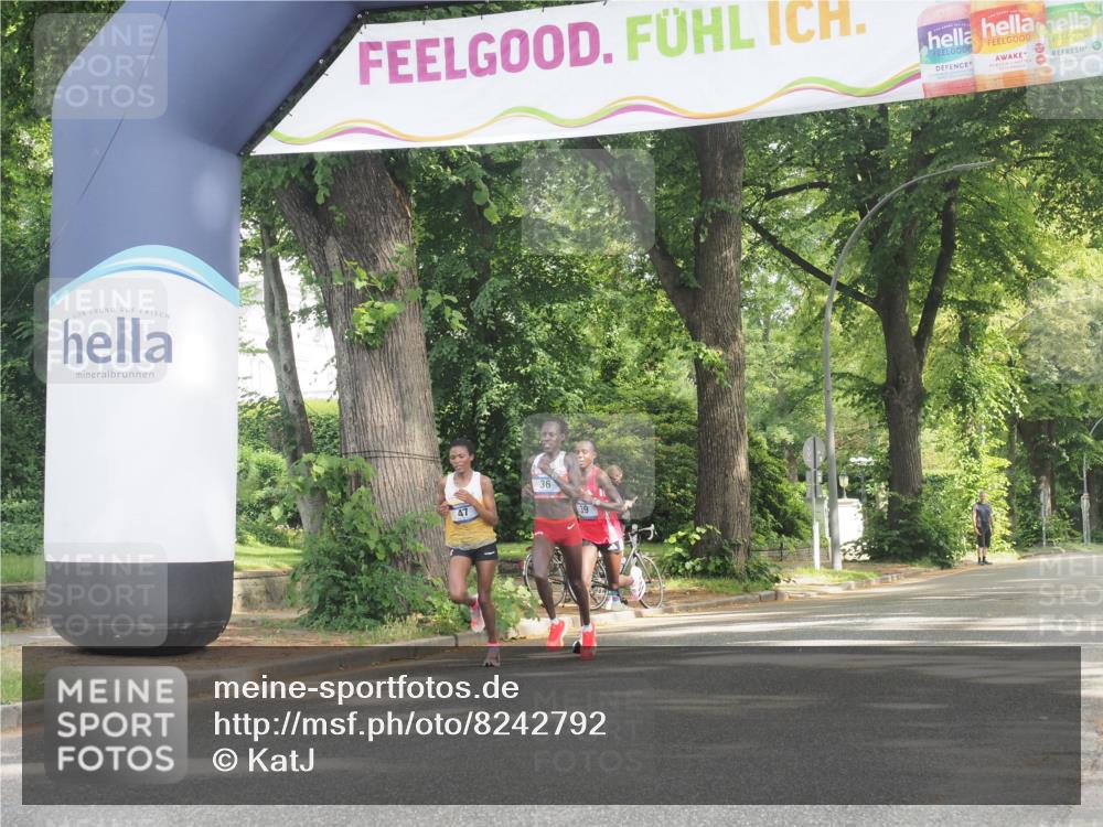 29.06.2025 - hella hamburg halbmarathon KatJ http://msf.ph/oto/8242792 29.06.2025 10:03:34 Zwischen KM18-KM19  meine-sportfotos.de