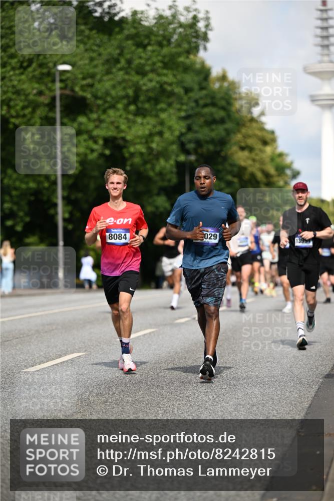 29.06.2025 - hella hamburg halbmarathon Dr. Thomas Lammeyer http://msf.ph/oto/8242815 29.06.2025 09:51:09 Kennedybrücke 1217, 1562, 2196, 2296, 2404, 3783, 4602, 5092, 5923, 5961, 8362, 8395, 8901, 9171, 9944, 10384, 10968 meine-sportfotos.de