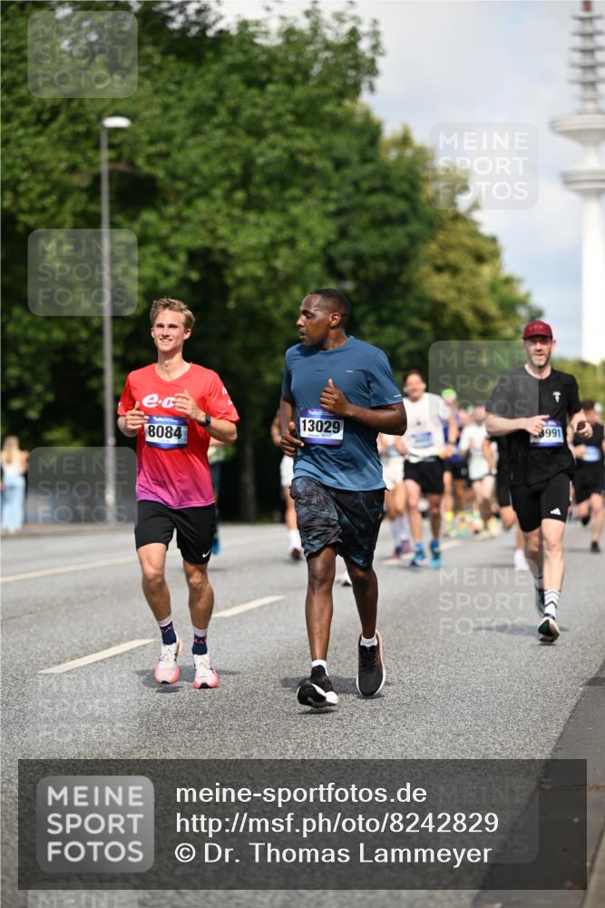 29.06.2025 - hella hamburg halbmarathon Dr. Thomas Lammeyer http://msf.ph/oto/8242829 29.06.2025 09:51:09 Kennedybrücke 1217, 1562, 2196, 2296, 2404, 3783, 4602, 5092, 5923, 5961, 8362, 8395, 8901, 9171, 9944, 10384, 10968 meine-sportfotos.de