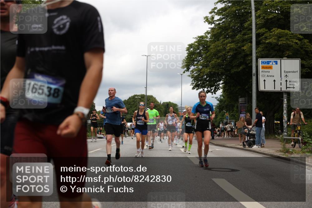 29.06.2025 - hella hamburg halbmarathon Yannick Fuchs http://msf.ph/oto/8242830 29.06.2025 10:47:29 20KM 1030, 1061, 1151, 1499, 1706, 1727, 1783, 2070, 2074, 2082, 2099, 2354, 3059, 3208, 3209, 4065, 4635, 4770, 5077, 5638, 5866, 6481, 6511, 6512, 6628, 6629, 6762, 6877, 6942, 7177, 7274, 7509, 7864, 7918, 8335, 8390, 8447, 9142, 9537, 10549, 10891, 10895, 11992, 12379, 12413, 12490, 12875, 12909, 13032, 13289, 13865, 13997, 14323, 15061, 15126, 15179, 15441, 15497, 15502, 16477, 16538, 16986, 17348, 18134, 18143, 18487, 18590, 18720 meine-sportfotos.de