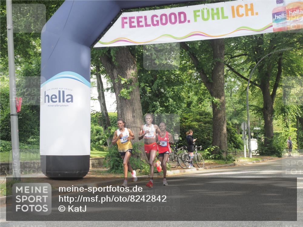 29.06.2025 - hella hamburg halbmarathon KatJ http://msf.ph/oto/8242842 29.06.2025 10:03:34 Zwischen KM18-KM19  meine-sportfotos.de