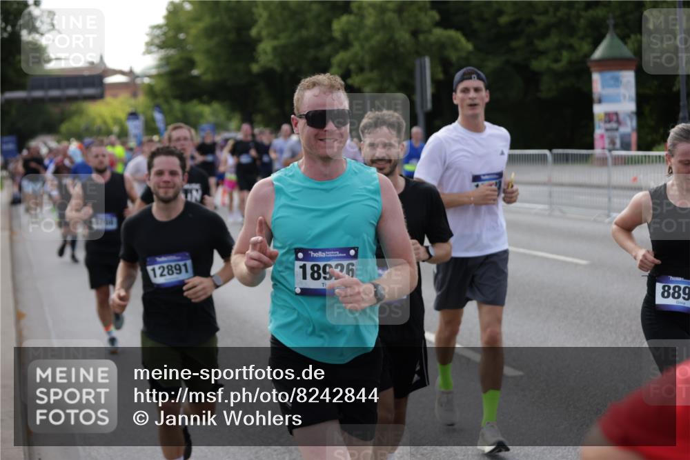 29.06.2025 - hella hamburg halbmarathon Jannik Wohlers http://msf.ph/oto/8242844 29.06.2025 09:55:01 Lombardsbrücke 1120, 1151, 1683, 1696, 1706, 1884, 1976, 2207, 2274, 2287, 2411, 3087, 3435, 3747, 4093, 4189, 4938, 5102, 5459, 5708, 5915, 6158, 6532, 6662, 6836, 6938, 7052, 7312, 7508, 8139, 8153, 8205, 8218, 8454, 8720, 8856, 8899, 8927, 8955, 9529, 9649, 9720, 9959, 10053, 10184, 10263, 10423, 10988, 11340, 12016, 12171, 12321, 12533, 12891, 13233, 13289, 13570, 14045, 15681, 16103, 17221 meine-sportfotos.de
