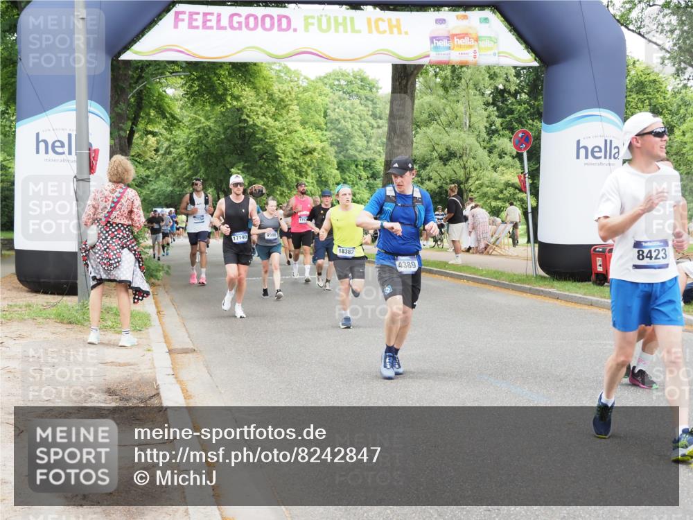 29.06.2025 - hella hamburg halbmarathon MichiJ http://msf.ph/oto/8242847 29.06.2025 10:50:40 Zwischen KM18-KM19 2810, 3199, 3663, 4389, 5511, 8423, 12286, 12571, 16995, 17142, 18382, 18530 meine-sportfotos.de