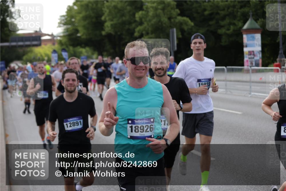 29.06.2025 - hella hamburg halbmarathon Jannik Wohlers http://msf.ph/oto/8242869 29.06.2025 09:55:01 Lombardsbrücke 1120, 1151, 1683, 1696, 1706, 1884, 1976, 2207, 2274, 2287, 2411, 3087, 3435, 3747, 4093, 4189, 4938, 5102, 5459, 5708, 5915, 6158, 6532, 6662, 6836, 6938, 7052, 7312, 7508, 8139, 8153, 8205, 8218, 8454, 8720, 8856, 8899, 8927, 8955, 9529, 9649, 9720, 9959, 10053, 10184, 10263, 10423, 10988, 11340, 12016, 12171, 12321, 12533, 12891, 13233, 13289, 13570, 14045, 15681, 16103, 17221 meine-sportfotos.de