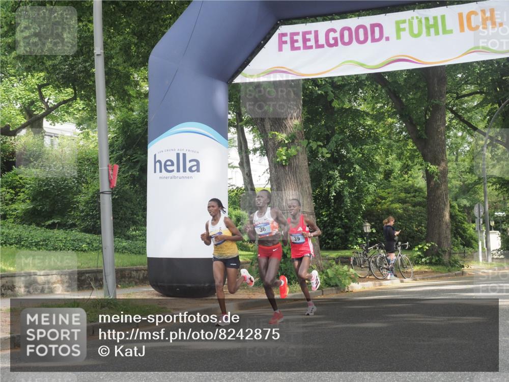 29.06.2025 - hella hamburg halbmarathon KatJ http://msf.ph/oto/8242875 29.06.2025 10:03:35 Zwischen KM18-KM19 39 meine-sportfotos.de