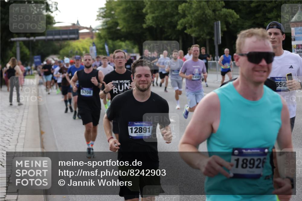 29.06.2025 - hella hamburg halbmarathon Jannik Wohlers http://msf.ph/oto/8242903 29.06.2025 09:55:02 Lombardsbrücke 1120, 1151, 1683, 1696, 1706, 1884, 1976, 2207, 2274, 2287, 2411, 3087, 3435, 3747, 3985, 4093, 4189, 4938, 5102, 5459, 5708, 5915, 6054, 6158, 6532, 6662, 6836, 6938, 7052, 7312, 7508, 8139, 8153, 8205, 8218, 8454, 8720, 8856, 8899, 8927, 8955, 9386, 9529, 9649, 9720, 9786, 9959, 10053, 10184, 10263, 10423, 10988, 11309, 11340, 12149, 12171, 12321, 12450, 12533, 12891, 13233, 13289, 13570, 14045 meine-sportfotos.de
