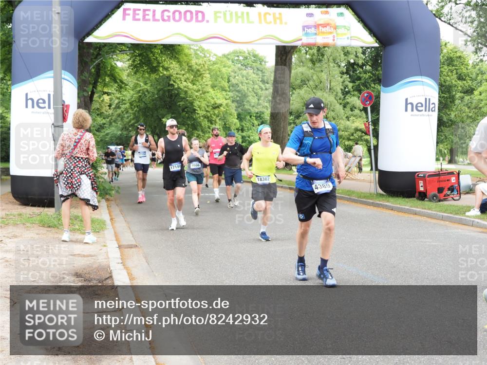 29.06.2025 - hella hamburg halbmarathon MichiJ http://msf.ph/oto/8242932 29.06.2025 10:50:41 Zwischen KM18-KM19 2810, 3663, 4389, 5511, 8423, 12286, 12571, 16995, 17140, 17142, 18382, 18530 meine-sportfotos.de
