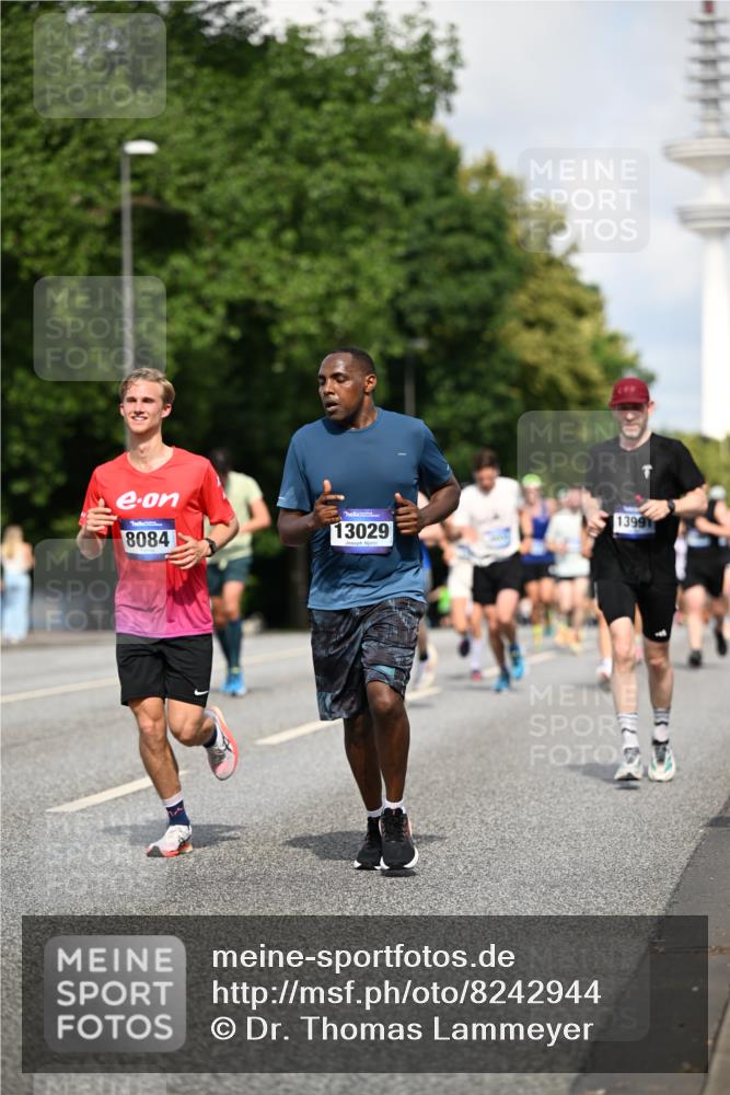 29.06.2025 - hella hamburg halbmarathon Dr. Thomas Lammeyer http://msf.ph/oto/8242944 29.06.2025 09:51:09 Kennedybrücke 1217, 1562, 2196, 2296, 2404, 3783, 4602, 5092, 5923, 5961, 8362, 8395, 8901, 9171, 9944, 10384, 10968 meine-sportfotos.de