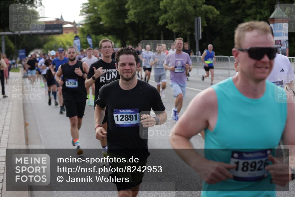 29.06.2025 - hella hamburg halbmarathon Jannik Wohlers http://msf.ph/oto/8242953 29.06.2025 09:55:02 Lombardsbrücke 1120, 1151, 1683, 1696, 1706, 1884, 1976, 2207, 2274, 2287, 2411, 3087, 3435, 3747, 3985, 4093, 4189, 4938, 5102, 5459, 5708, 5915, 6054, 6158, 6532, 6662, 6836, 6938, 7052, 7312, 7508, 8139, 8153, 8205, 8218, 8454, 8720, 8856, 8899, 8927, 8955, 9386, 9529, 9649, 9720, 9786, 9959, 10053, 10184, 10263, 10423, 10988, 11309, 11340, 12149, 12171, 12321, 12450, 12533, 12891, 13233, 13289, 13570, 14045 meine-sportfotos.de