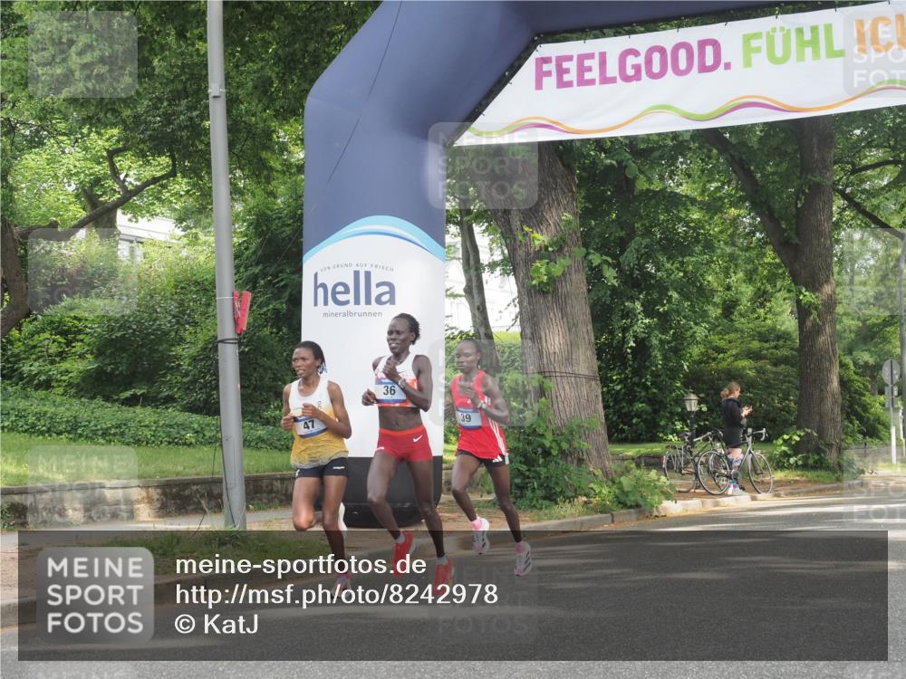 29.06.2025 - hella hamburg halbmarathon KatJ http://msf.ph/oto/8242978 29.06.2025 10:03:35 Zwischen KM18-KM19 39 meine-sportfotos.de