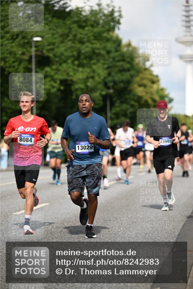 29.06.2025 - hella hamburg halbmarathon Dr. Thomas Lammeyer http://msf.ph/oto/8242983 29.06.2025 09:51:10 Kennedybrücke 1217, 1562, 2196, 2296, 2404, 3783, 4602, 5092, 5923, 5961, 8362, 8395, 8901, 9944, 10384, 10968 meine-sportfotos.de