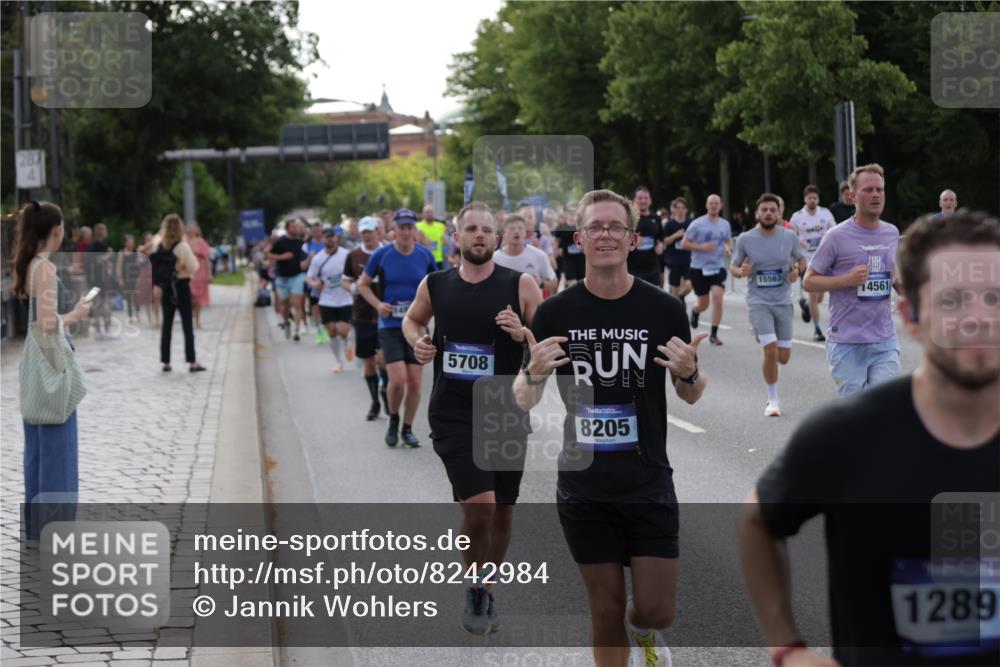 29.06.2025 - hella hamburg halbmarathon Jannik Wohlers http://msf.ph/oto/8242984 29.06.2025 09:55:02 Lombardsbrücke 1120, 1151, 1683, 1696, 1706, 1884, 1976, 2207, 2274, 2287, 2411, 3087, 3435, 3747, 3985, 4093, 4189, 4938, 5102, 5459, 5708, 5915, 6054, 6158, 6532, 6662, 6836, 6938, 7052, 7312, 7508, 8139, 8153, 8205, 8218, 8454, 8720, 8856, 8899, 8927, 8955, 9386, 9529, 9649, 9720, 9786, 9959, 10053, 10184, 10263, 10423, 10988, 11309, 11340, 12149, 12171, 12321, 12450, 12533, 12891, 13233, 13289, 13570, 14045 meine-sportfotos.de
