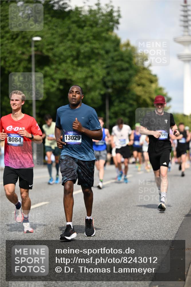 29.06.2025 - hella hamburg halbmarathon Dr. Thomas Lammeyer http://msf.ph/oto/8243012 29.06.2025 09:51:10 Kennedybrücke 1217, 1562, 2196, 2296, 2404, 3783, 4602, 5092, 5923, 5961, 8362, 8395, 8901, 9944, 10384, 10968 meine-sportfotos.de