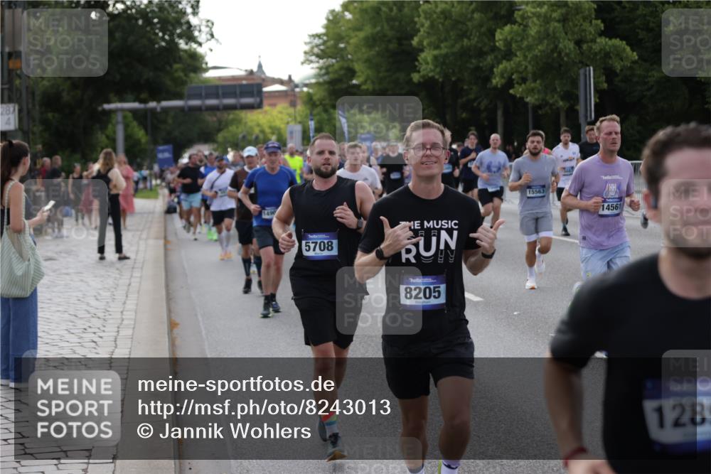 29.06.2025 - hella hamburg halbmarathon Jannik Wohlers http://msf.ph/oto/8243013 29.06.2025 09:55:03 Lombardsbrücke 1120, 1151, 1683, 1696, 1706, 1884, 1976, 2207, 2274, 2287, 2411, 2706, 3087, 3213, 3435, 3747, 3985, 4093, 4189, 4847, 4890, 4938, 5102, 5459, 5708, 5915, 6054, 6158, 6421, 6532, 6662, 6836, 6938, 7052, 7312, 7508, 8139, 8153, 8205, 8218, 8454, 8577, 8720, 8856, 8899, 8927, 8955, 9386, 9529, 9649, 9720, 9786, 9959, 10053, 10115, 10184, 10263, 10423, 10988, 11309, 11340, 11356, 12149, 12171, 12321, 12450, 12533, 12891, 13233, 13289, 13570, 14045 meine-sportfotos.de