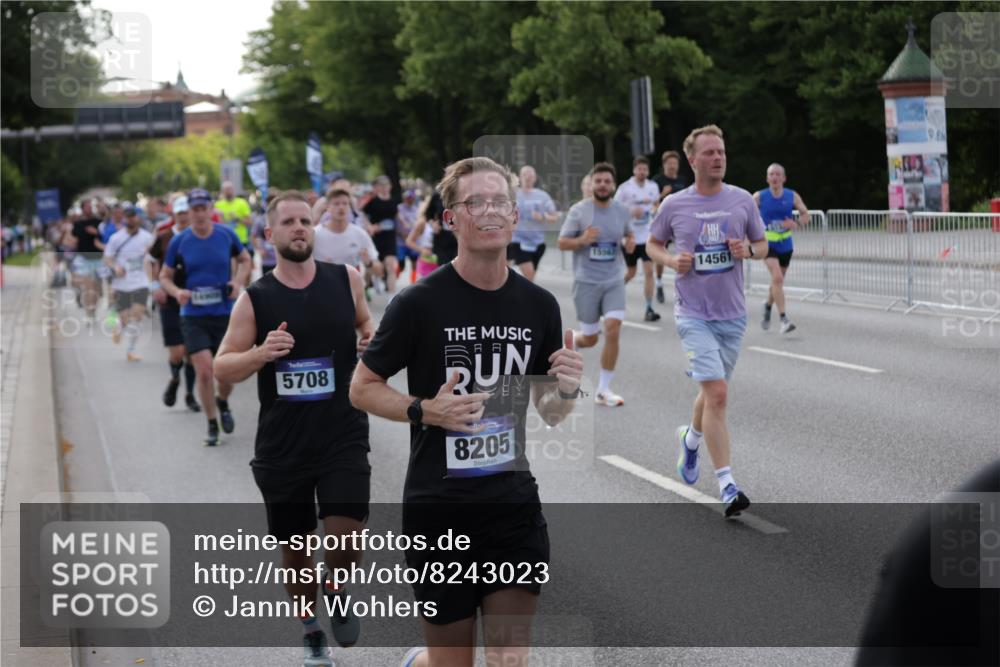 29.06.2025 - hella hamburg halbmarathon Jannik Wohlers http://msf.ph/oto/8243023 29.06.2025 09:55:03 Lombardsbrücke 1120, 1151, 1683, 1696, 1706, 1884, 1976, 2207, 2274, 2287, 2411, 2706, 3087, 3213, 3435, 3747, 3985, 4093, 4189, 4847, 4890, 4938, 5102, 5459, 5708, 5915, 6054, 6158, 6421, 6532, 6662, 6836, 6938, 7052, 7312, 7508, 8139, 8153, 8205, 8218, 8454, 8577, 8720, 8856, 8899, 8927, 8955, 9386, 9529, 9649, 9720, 9786, 9959, 10053, 10115, 10184, 10263, 10423, 10988, 11309, 11340, 11356, 12149, 12171, 12321, 12450, 12533, 12891, 13233, 13289, 13570, 14045 meine-sportfotos.de