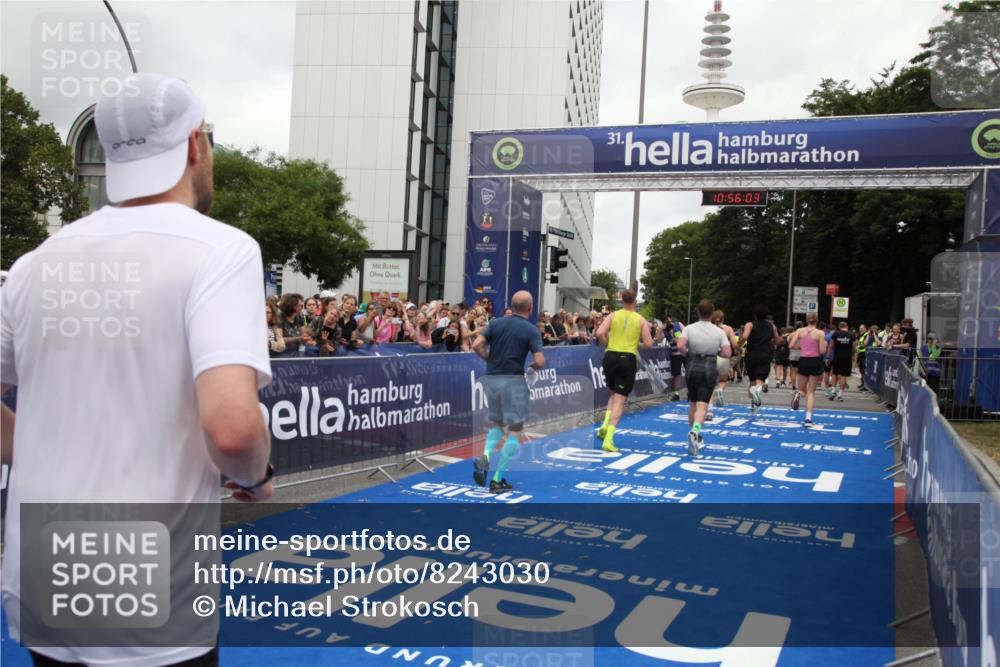 29.06.2025 - hella hamburg halbmarathon Michael Strokosch http://msf.ph/oto/8243030 29.06.2025 10:56:02 Ziel 3042, 4772, 7147, 8968, 9246, 10084, 14867, 15184, 15868, 15884, 16176 meine-sportfotos.de