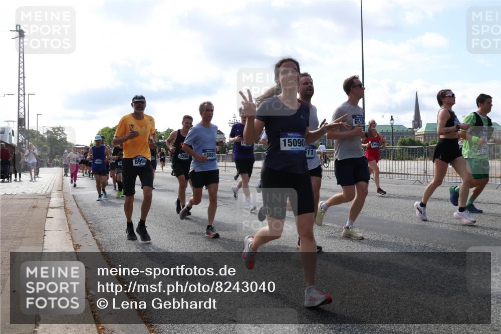 29.06.2025 - hella hamburg halbmarathon Lena Gebhardt http://msf.ph/oto/8243040 29.06.2025 09:56:27 Lombardsbrücke 1061, 1257, 1452, 1460, 1496, 1499, 1502, 1507, 1592, 1628, 1689, 1877, 2013, 2058, 2082, 2083, 2208, 2250, 2260, 2378, 2504, 2771, 2864, 2953, 2996, 3060, 3256, 3296, 4065, 4077, 4404, 4557, 4711, 4833, 5482, 5600, 5607, 5978, 6115, 6134, 6168, 6286, 6511, 6512, 6561, 6562, 7178, 7332, 7383, 7475, 7583, 7943, 8261, 8335, 8361, 8514, 8587, 8618, 8968, 8989, 8996, 9246, 9537, 9597, 9638, 10596 meine-sportfotos.de