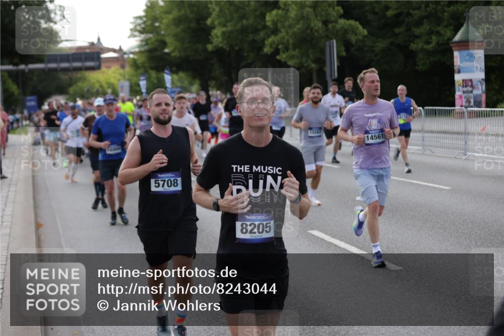 29.06.2025 - hella hamburg halbmarathon Jannik Wohlers http://msf.ph/oto/8243044 29.06.2025 09:55:03 Lombardsbrücke 1120, 1151, 1683, 1696, 1706, 1884, 1976, 2207, 2274, 2287, 2411, 2706, 3087, 3213, 3435, 3747, 3985, 4093, 4189, 4847, 4890, 4938, 5102, 5459, 5708, 5915, 6054, 6158, 6421, 6532, 6662, 6836, 6938, 7052, 7312, 7508, 8139, 8153, 8205, 8218, 8454, 8577, 8720, 8856, 8899, 8927, 8955, 9386, 9529, 9649, 9720, 9786, 9959, 10053, 10115, 10184, 10263, 10423, 10988, 11309, 11340, 11356, 12149, 12171, 12321, 12450, 12533, 12891, 13233, 13289, 13570, 14045 meine-sportfotos.de