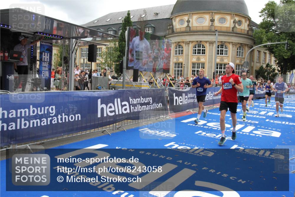 29.06.2025 - hella hamburg halbmarathon Michael Strokosch http://msf.ph/oto/8243058 29.06.2025 10:48:42 Ziel 1163, 1176, 2213, 4553, 5421, 9538, 10859, 11579, 14511, 15384, 15573, 17127, 18815 meine-sportfotos.de