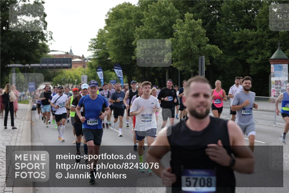 29.06.2025 - hella hamburg halbmarathon Jannik Wohlers http://msf.ph/oto/8243076 29.06.2025 09:55:04 Lombardsbrücke 1120, 1151, 1683, 1696, 1706, 1884, 1976, 2207, 2274, 2287, 2411, 2706, 3087, 3213, 3435, 3747, 3985, 4088, 4093, 4189, 4847, 4890, 4938, 5102, 5459, 5708, 5915, 6054, 6158, 6421, 6532, 6662, 6836, 7052, 7312, 7508, 8139, 8153, 8205, 8218, 8454, 8577, 8720, 8856, 8899, 8927, 8955, 9386, 9529, 9649, 9720, 9786, 9934, 9959, 10053, 10115, 10184, 10263, 10423, 10988, 11309, 11340, 11356, 12149, 12171, 12321, 12450, 12533, 12891, 13233, 13289, 13570, 14045 meine-sportfotos.de