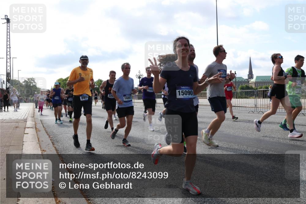 29.06.2025 - hella hamburg halbmarathon Lena Gebhardt http://msf.ph/oto/8243099 29.06.2025 09:56:27 Lombardsbrücke 1061, 1257, 1452, 1460, 1496, 1499, 1502, 1507, 1592, 1628, 1689, 1877, 2013, 2058, 2082, 2083, 2208, 2250, 2260, 2378, 2504, 2771, 2864, 2953, 2996, 3060, 3256, 3296, 4065, 4077, 4404, 4557, 4711, 4833, 5482, 5600, 5607, 5978, 6115, 6134, 6168, 6286, 6511, 6512, 6561, 6562, 7178, 7332, 7383, 7475, 7583, 7943, 8261, 8335, 8361, 8514, 8587, 8618, 8968, 8989, 8996, 9246, 9537, 9597, 9638, 10596 meine-sportfotos.de