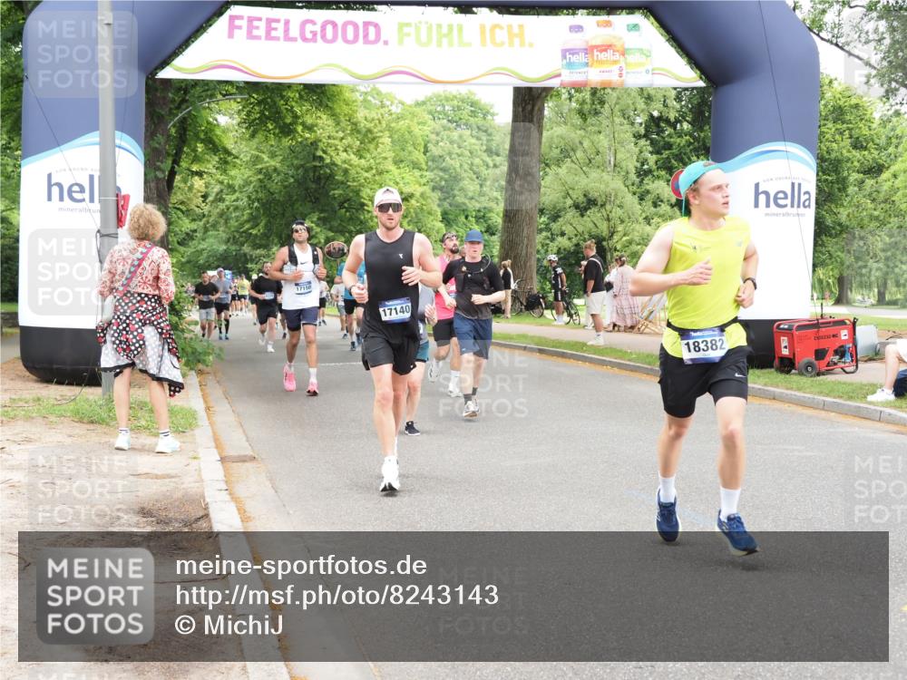 29.06.2025 - hella hamburg halbmarathon MichiJ http://msf.ph/oto/8243143 29.06.2025 10:50:42 Zwischen KM18-KM19 2810, 3663, 4389, 5511, 8423, 9986, 12286, 16995, 17140, 17142, 18382, 18530 meine-sportfotos.de