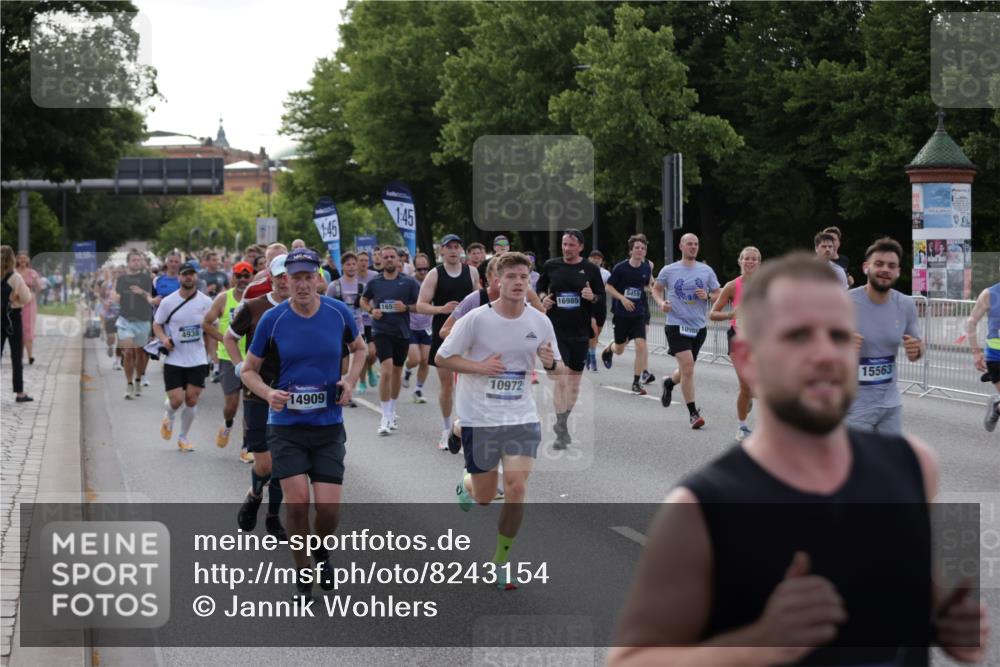 29.06.2025 - hella hamburg halbmarathon Jannik Wohlers http://msf.ph/oto/8243154 29.06.2025 09:55:04 Lombardsbrücke 1120, 1151, 1683, 1696, 1706, 1884, 1976, 2207, 2274, 2287, 2411, 2706, 3087, 3213, 3435, 3747, 3985, 4088, 4093, 4189, 4847, 4890, 4938, 5102, 5459, 5708, 5915, 6054, 6158, 6421, 6532, 6662, 6836, 7052, 7312, 7508, 8139, 8153, 8205, 8218, 8454, 8577, 8720, 8856, 8899, 8927, 8955, 9386, 9529, 9649, 9720, 9786, 9934, 9959, 10053, 10115, 10184, 10263, 10423, 10988, 11309, 11340, 11356, 12149, 12171, 12321, 12450, 12533, 12891, 13233, 13289, 13570, 14045 meine-sportfotos.de