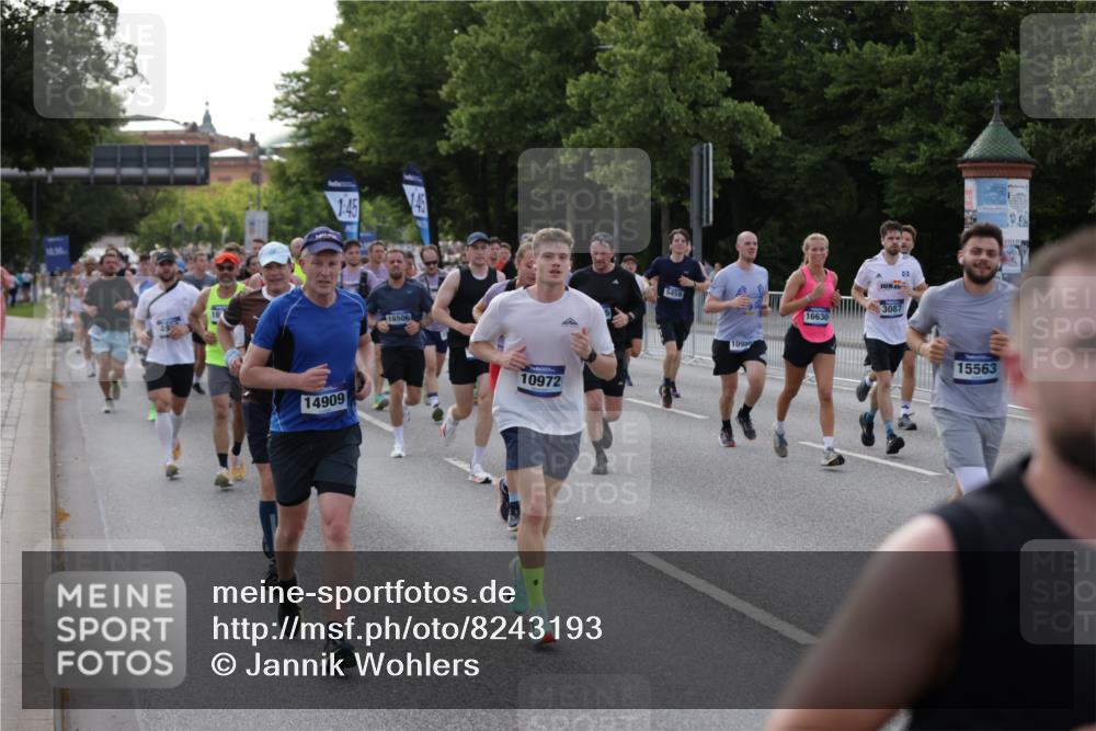 29.06.2025 - hella hamburg halbmarathon Jannik Wohlers http://msf.ph/oto/8243193 29.06.2025 09:55:04 Lombardsbrücke 1120, 1151, 1683, 1696, 1706, 1884, 1976, 2207, 2274, 2287, 2411, 2706, 3087, 3213, 3435, 3747, 3985, 4088, 4093, 4189, 4847, 4890, 4938, 5102, 5459, 5708, 5915, 6054, 6158, 6421, 6532, 6662, 6836, 7052, 7312, 7508, 8139, 8153, 8205, 8218, 8454, 8577, 8720, 8856, 8899, 8927, 8955, 9386, 9529, 9649, 9720, 9786, 9934, 9959, 10053, 10115, 10184, 10263, 10423, 10988, 11309, 11340, 11356, 12149, 12171, 12321, 12450, 12533, 12891, 13233, 13289, 13570, 14045 meine-sportfotos.de