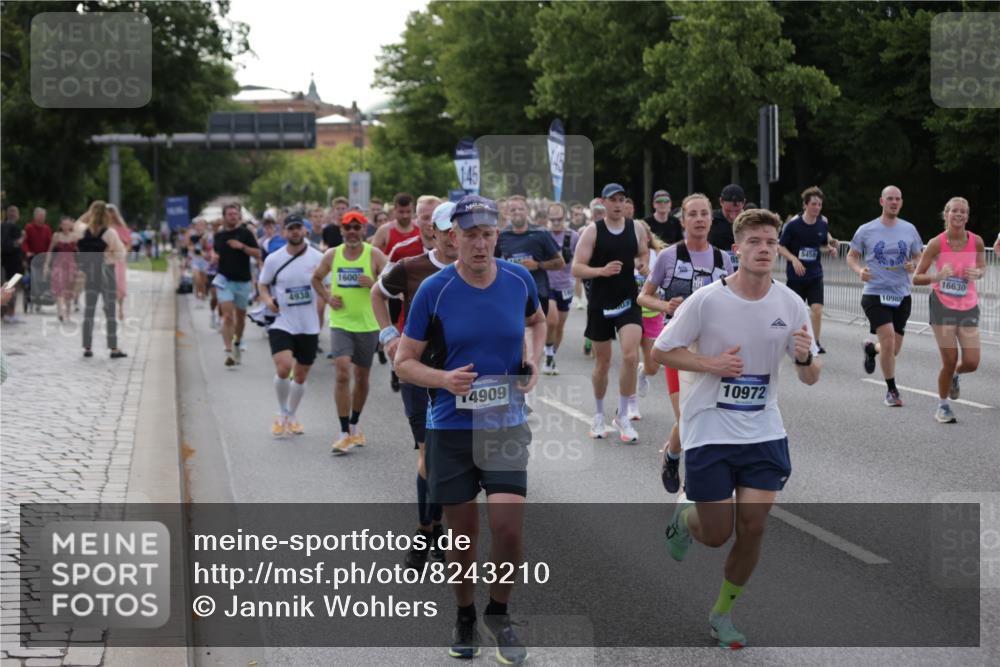 29.06.2025 - hella hamburg halbmarathon Jannik Wohlers http://msf.ph/oto/8243210 29.06.2025 09:55:05 Lombardsbrücke 1120, 1151, 1683, 1696, 1706, 1884, 1976, 2207, 2287, 2411, 2706, 2708, 2718, 3087, 3213, 3435, 3747, 3985, 4088, 4093, 4189, 4847, 4890, 4938, 5102, 5421, 5459, 5708, 5915, 6054, 6158, 6421, 6532, 6662, 6836, 7052, 7312, 8139, 8153, 8205, 8216, 8218, 8302, 8454, 8577, 8720, 8856, 8899, 8927, 9386, 9529, 9649, 9720, 9786, 9934, 9959, 10053, 10115, 10184, 10263, 10423, 10988, 11309, 11340, 11356, 12149, 12171, 12321, 12450, 12533, 12891, 13233, 13289, 13570, 13996, 14045 meine-sportfotos.de