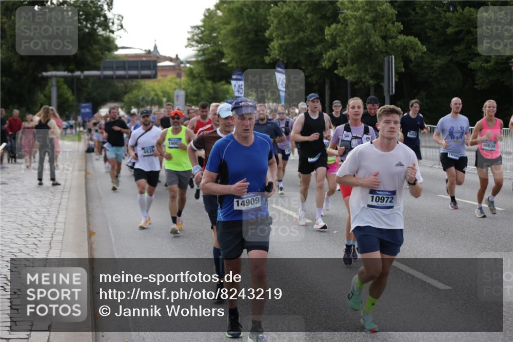 29.06.2025 - hella hamburg halbmarathon Jannik Wohlers http://msf.ph/oto/8243219 29.06.2025 09:55:05 Lombardsbrücke 1120, 1151, 1683, 1696, 1706, 1884, 1976, 2207, 2287, 2411, 2706, 2708, 2718, 3087, 3213, 3435, 3747, 3985, 4088, 4093, 4189, 4847, 4890, 4938, 5102, 5421, 5459, 5708, 5915, 6054, 6158, 6421, 6532, 6662, 6836, 7052, 7312, 8139, 8153, 8205, 8216, 8218, 8302, 8454, 8577, 8720, 8856, 8899, 8927, 9386, 9529, 9649, 9720, 9786, 9934, 9959, 10053, 10115, 10184, 10263, 10423, 10988, 11309, 11340, 11356, 12149, 12171, 12321, 12450, 12533, 12891, 13233, 13289, 13570, 13996, 14045 meine-sportfotos.de