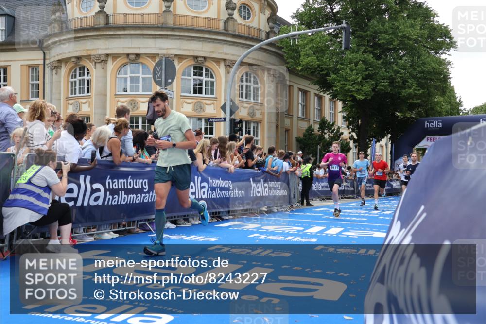 29.06.2025 - hella hamburg halbmarathon Strokosch-Dieckow http://msf.ph/oto/8243227 29.06.2025 10:37:48 Ziel 1505, 1615, 2196, 2404, 3480, 3530, 9171, 13148, 13595, 18103, 18276, 18277, 18529 meine-sportfotos.de
