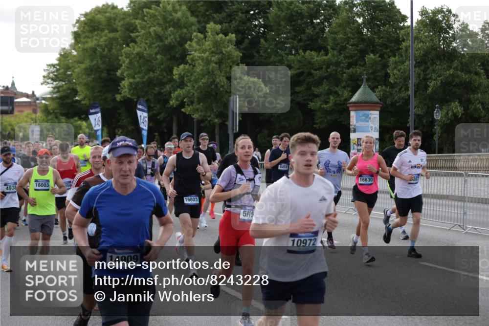 29.06.2025 - hella hamburg halbmarathon Jannik Wohlers http://msf.ph/oto/8243228 29.06.2025 09:55:06 Lombardsbrücke 1120, 1151, 1683, 1696, 1706, 1884, 1976, 2207, 2287, 2411, 2706, 2708, 2718, 3087, 3213, 3435, 3747, 3985, 4088, 4093, 4189, 4847, 4890, 4938, 5102, 5421, 5459, 5708, 5915, 6054, 6158, 6421, 6532, 6662, 6691, 6836, 7052, 7312, 8139, 8153, 8205, 8216, 8218, 8302, 8454, 8577, 8720, 8856, 8899, 8927, 9386, 9529, 9649, 9720, 9786, 9934, 10053, 10115, 10184, 10423, 10988, 11309, 11340, 11356, 12149, 12171, 12321, 12450, 12519, 12533, 12891, 13233, 13289, 13570, 13996, 14045 meine-sportfotos.de