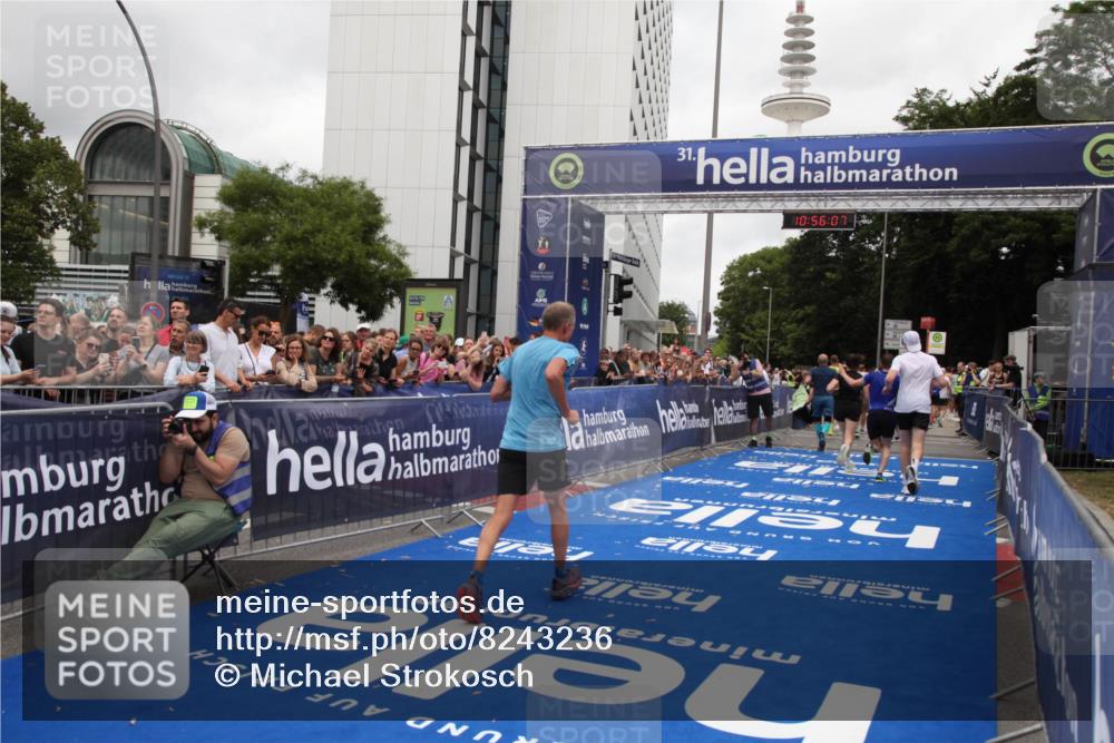 29.06.2025 - hella hamburg halbmarathon Michael Strokosch http://msf.ph/oto/8243236 29.06.2025 10:56:06 Ziel 1180, 3042, 3058, 7594, 14867, 15184, 15868, 16176, 17640, 18212 meine-sportfotos.de