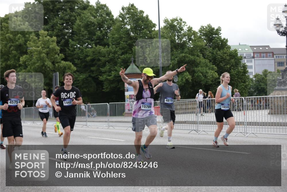 29.06.2025 - hella hamburg halbmarathon Jannik Wohlers http://msf.ph/oto/8243246 29.06.2025 10:30:04 Lombardsbrücke 1647, 2754, 2755, 2901, 4575, 4819, 6344, 10880, 12349, 12350, 12460, 12461, 12687, 12688, 13418, 14421, 15757, 15789, 15938, 16504, 16791, 16864, 18671 meine-sportfotos.de