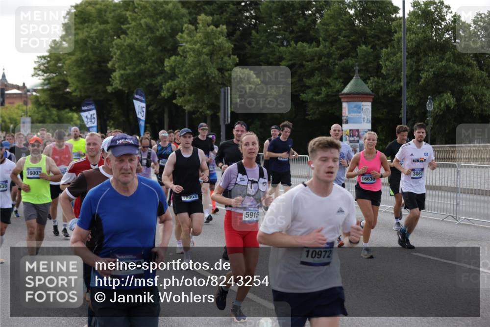 29.06.2025 - hella hamburg halbmarathon Jannik Wohlers http://msf.ph/oto/8243254 29.06.2025 09:55:06 Lombardsbrücke 1120, 1151, 1683, 1696, 1706, 1884, 1976, 2207, 2287, 2411, 2706, 2708, 2718, 3087, 3213, 3435, 3747, 3985, 4088, 4093, 4189, 4847, 4890, 4938, 5102, 5421, 5459, 5708, 5915, 6054, 6158, 6421, 6532, 6662, 6691, 6836, 7052, 7312, 8139, 8153, 8205, 8216, 8218, 8302, 8454, 8577, 8720, 8856, 8899, 8927, 9386, 9529, 9649, 9720, 9786, 9934, 10053, 10115, 10184, 10423, 10988, 11309, 11340, 11356, 12149, 12171, 12321, 12450, 12519, 12533, 12891, 13233, 13289, 13570, 13996, 14045 meine-sportfotos.de