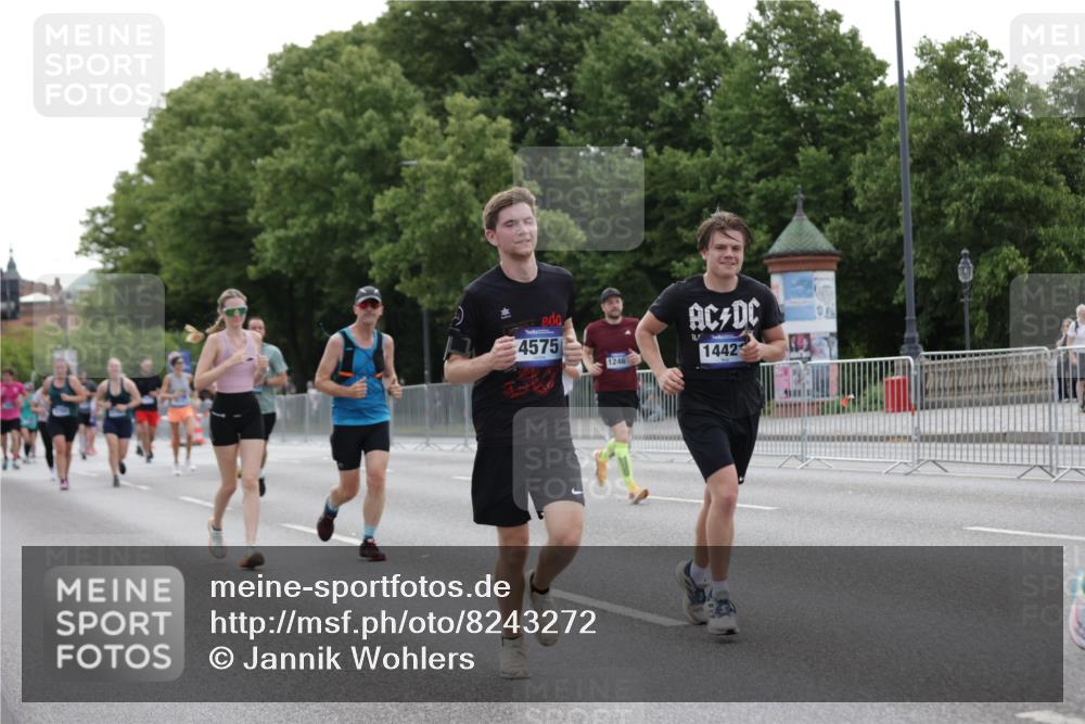 29.06.2025 - hella hamburg halbmarathon Jannik Wohlers http://msf.ph/oto/8243272 29.06.2025 10:30:04 Lombardsbrücke 1647, 2754, 2755, 2901, 4575, 4819, 6344, 10880, 12349, 12350, 12460, 12461, 12687, 12688, 13418, 14421, 15757, 15789, 15938, 16504, 16791, 16864, 18671 meine-sportfotos.de
