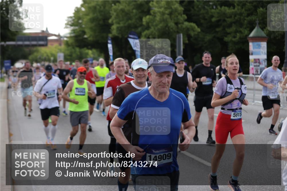 29.06.2025 - hella hamburg halbmarathon Jannik Wohlers http://msf.ph/oto/8243274 29.06.2025 09:55:06 Lombardsbrücke 1120, 1151, 1683, 1696, 1706, 1884, 1976, 2207, 2287, 2411, 2706, 2708, 2718, 3087, 3213, 3435, 3747, 3985, 4088, 4093, 4189, 4847, 4890, 4938, 5102, 5421, 5459, 5708, 5915, 6054, 6158, 6421, 6532, 6662, 6691, 6836, 7052, 7312, 8139, 8153, 8205, 8216, 8218, 8302, 8454, 8577, 8720, 8856, 8899, 8927, 9386, 9529, 9649, 9720, 9786, 9934, 10053, 10115, 10184, 10423, 10988, 11309, 11340, 11356, 12149, 12171, 12321, 12450, 12519, 12533, 12891, 13233, 13289, 13570, 13996, 14045 meine-sportfotos.de