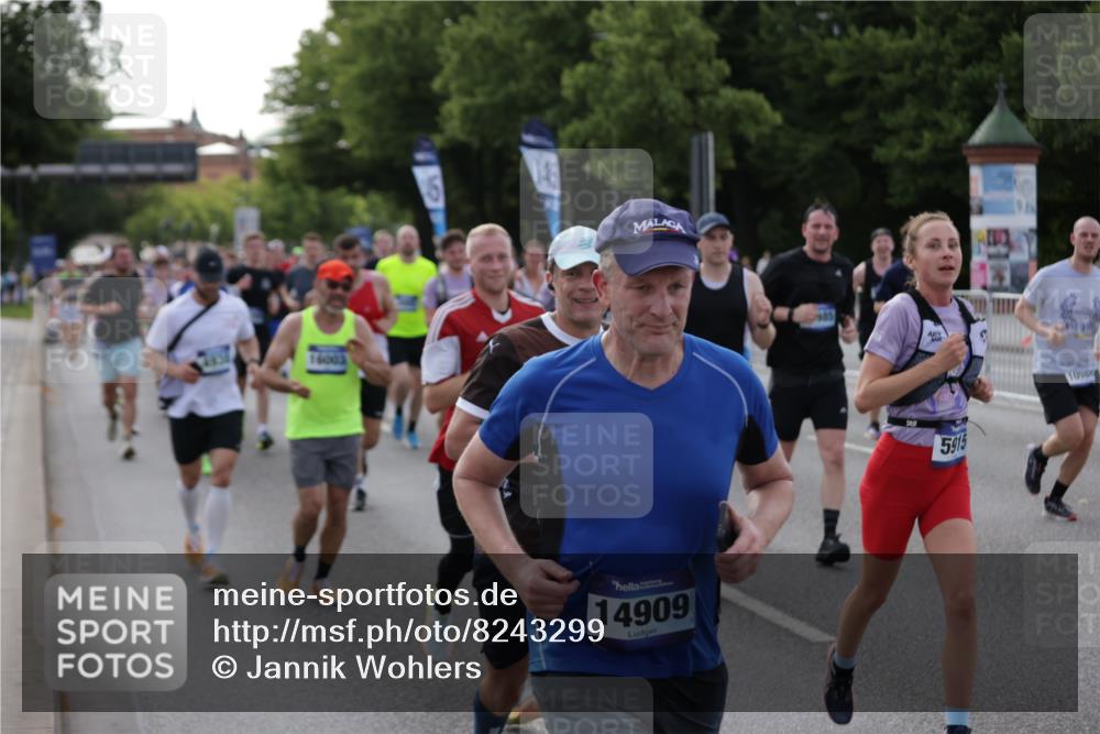 29.06.2025 - hella hamburg halbmarathon Jannik Wohlers http://msf.ph/oto/8243299 29.06.2025 09:55:06 Lombardsbrücke 1120, 1151, 1683, 1696, 1706, 1884, 1976, 2207, 2287, 2411, 2706, 2708, 2718, 3087, 3213, 3435, 3747, 3985, 4088, 4093, 4189, 4847, 4890, 4938, 5102, 5421, 5459, 5708, 5915, 6054, 6158, 6421, 6532, 6662, 6691, 6836, 7052, 7312, 8139, 8153, 8205, 8216, 8218, 8302, 8454, 8577, 8720, 8856, 8899, 8927, 9386, 9529, 9649, 9720, 9786, 9934, 10053, 10115, 10184, 10423, 10988, 11309, 11340, 11356, 12149, 12171, 12321, 12450, 12519, 12533, 12891, 13233, 13289, 13570, 13996, 14045 meine-sportfotos.de