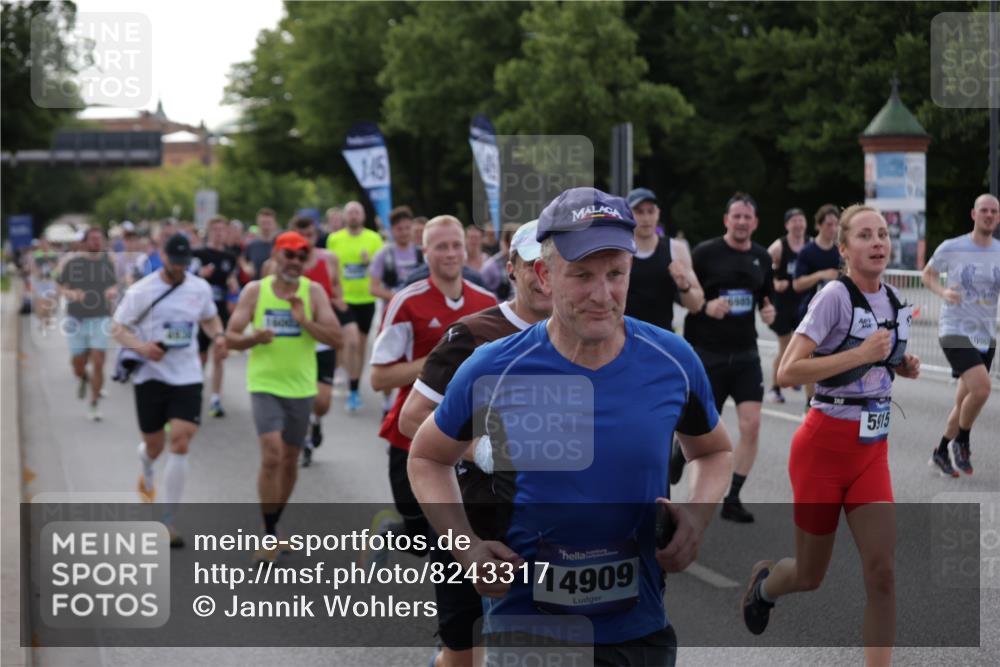 29.06.2025 - hella hamburg halbmarathon Jannik Wohlers http://msf.ph/oto/8243317 29.06.2025 09:55:06 Lombardsbrücke 1120, 1151, 1683, 1696, 1706, 1884, 1976, 2207, 2287, 2411, 2706, 2708, 2718, 3087, 3213, 3435, 3747, 3985, 4088, 4093, 4189, 4847, 4890, 4938, 5102, 5421, 5459, 5708, 5915, 6054, 6158, 6421, 6532, 6662, 6691, 6836, 7052, 7312, 8139, 8153, 8205, 8216, 8218, 8302, 8454, 8577, 8720, 8856, 8899, 8927, 9386, 9529, 9649, 9720, 9786, 9934, 10053, 10115, 10184, 10423, 10988, 11309, 11340, 11356, 12149, 12171, 12321, 12450, 12519, 12533, 12891, 13233, 13289, 13570, 13996, 14045 meine-sportfotos.de