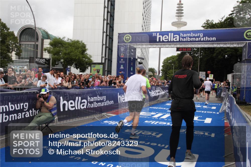 29.06.2025 - hella hamburg halbmarathon Michael Strokosch http://msf.ph/oto/8243329 29.06.2025 10:56:08 Ziel 1180, 3042, 3058, 4594, 4813, 5570, 7594, 12545, 14867, 15184, 16176, 17640, 17642, 18212 meine-sportfotos.de