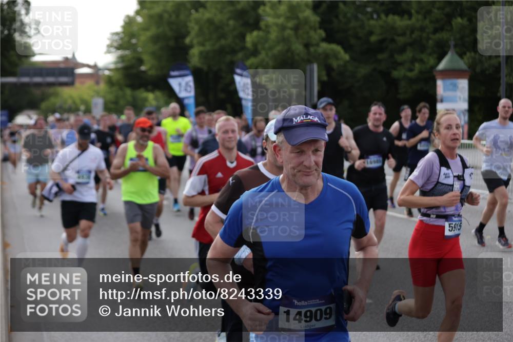 29.06.2025 - hella hamburg halbmarathon Jannik Wohlers http://msf.ph/oto/8243339 29.06.2025 09:55:06 Lombardsbrücke 1120, 1151, 1683, 1696, 1706, 1884, 1976, 2207, 2287, 2411, 2706, 2708, 2718, 3087, 3213, 3435, 3747, 3985, 4088, 4093, 4189, 4847, 4890, 4938, 5102, 5421, 5459, 5708, 5915, 6054, 6158, 6421, 6532, 6662, 6691, 6836, 7052, 7312, 8139, 8153, 8205, 8216, 8218, 8302, 8454, 8577, 8720, 8856, 8899, 8927, 9386, 9529, 9649, 9720, 9786, 9934, 10053, 10115, 10184, 10423, 10988, 11309, 11340, 11356, 12149, 12171, 12321, 12450, 12519, 12533, 12891, 13233, 13289, 13570, 13996, 14045 meine-sportfotos.de