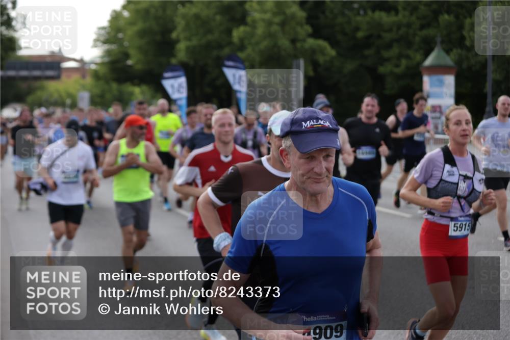 29.06.2025 - hella hamburg halbmarathon Jannik Wohlers http://msf.ph/oto/8243373 29.06.2025 09:55:06 Lombardsbrücke 1120, 1151, 1683, 1696, 1706, 1884, 1976, 2207, 2287, 2411, 2706, 2708, 2718, 3087, 3213, 3435, 3747, 3985, 4088, 4093, 4189, 4847, 4890, 4938, 5102, 5421, 5459, 5708, 5915, 6054, 6158, 6421, 6532, 6662, 6691, 6836, 7052, 7312, 8139, 8153, 8205, 8216, 8218, 8302, 8454, 8577, 8720, 8856, 8899, 8927, 9386, 9529, 9649, 9720, 9786, 9934, 10053, 10115, 10184, 10423, 10988, 11309, 11340, 11356, 12149, 12171, 12321, 12450, 12519, 12533, 12891, 13233, 13289, 13570, 13996, 14045 meine-sportfotos.de